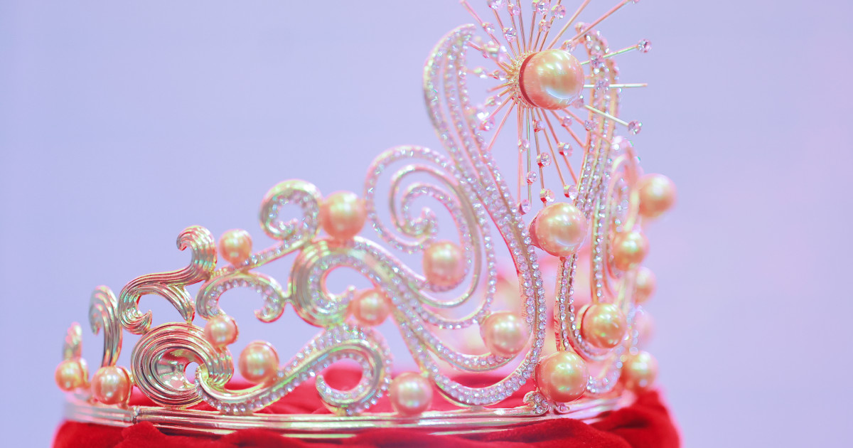 Miss Universe Executive Apologizes in Tears After Viral Clash With Miss Mexico: ‘I Am Human’