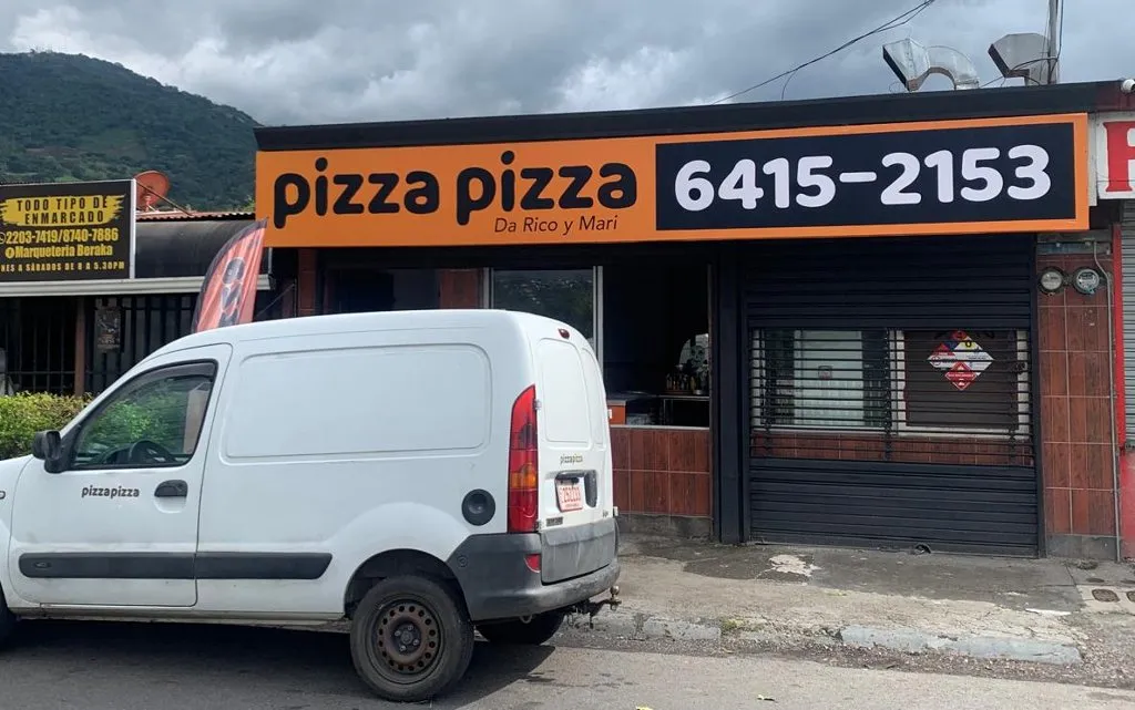 Street parking is generally not permitted on a Costa Rica’s national roads