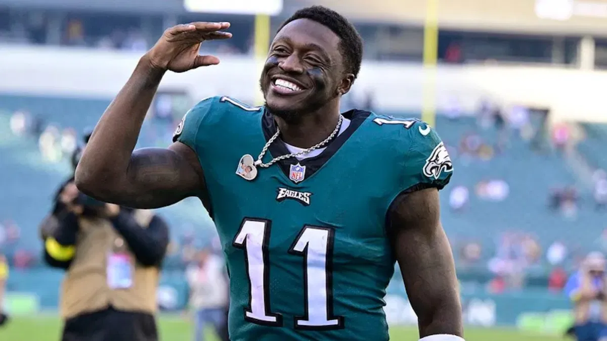 AJ Brown Breaks Silence on Wanting Out of Eagles, Expects to Play vs Packers