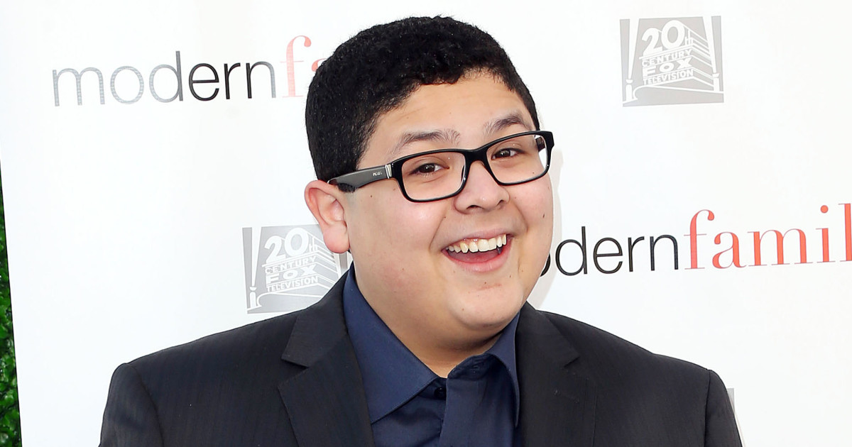 'Modern Family' Star Is All Grown Up in Red Carpet Appearance With Sister