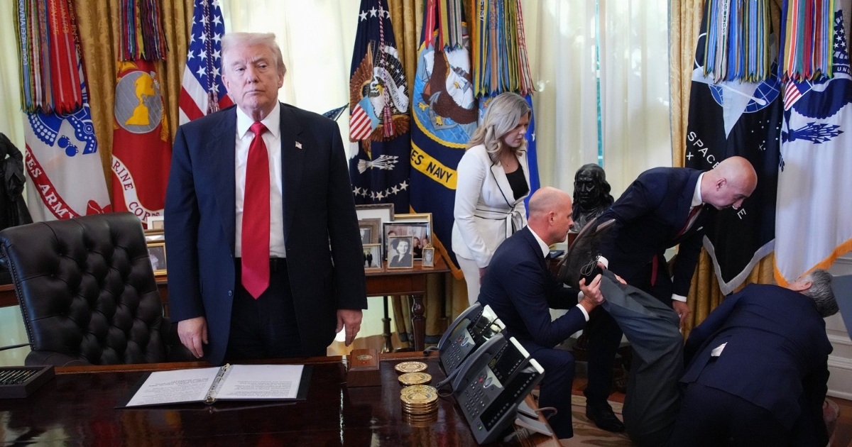 Donald Trump’s Reaction to Man Collapsing at The Oval Office Leaves Internet Fuming – “No Humanity”