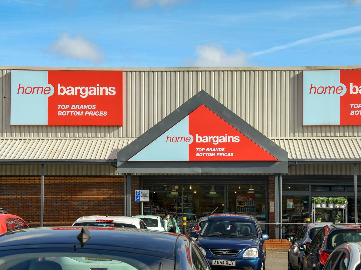 Home Bargains brings back the 'best smelling' £3 Christmas candles