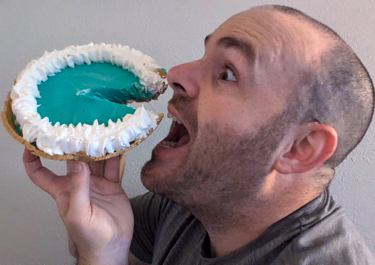 I ate the Taco Bell Baja Blast Pie so you don’t have to