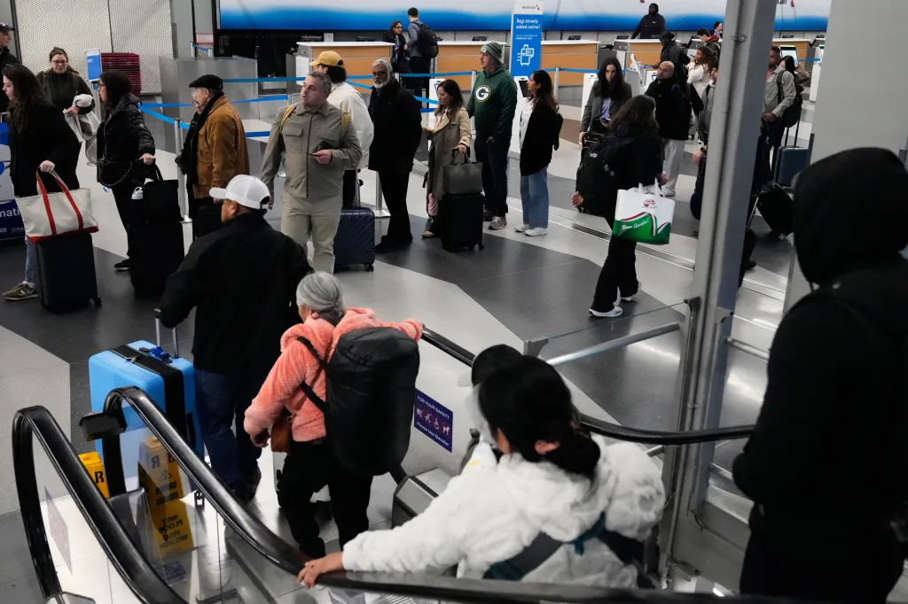 O'Hare, Midway among airports targeted for flight reductions