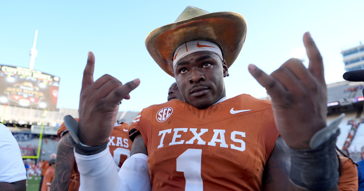 Texas Star Colin Simmons Announces Career News Before Georgia Game