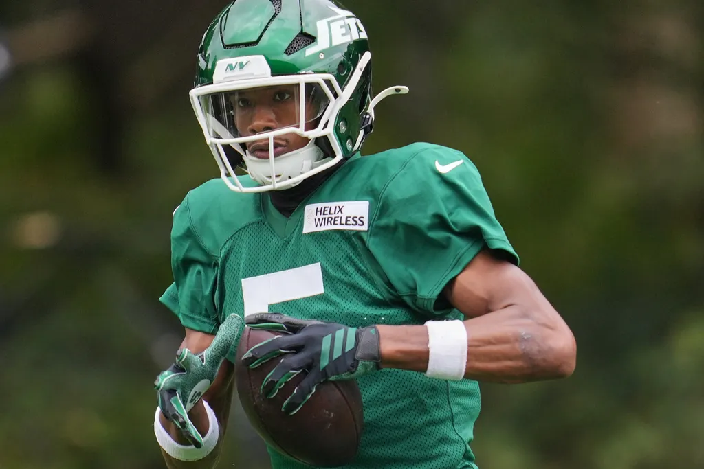 Garrett Wilson hated to see Jets trades, but trust team's vision