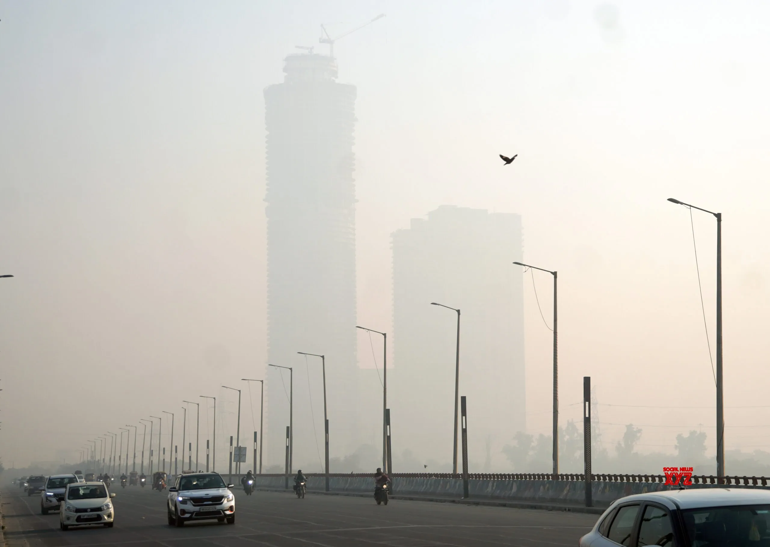Smog engulfs New Delhi #Gallery