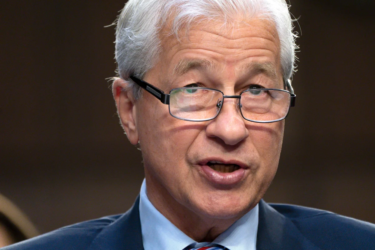 JPMorgan Chase CEO Jamie Dimon breaks ranks with fellow execs and says he will ‘offer to help’ Mamdani