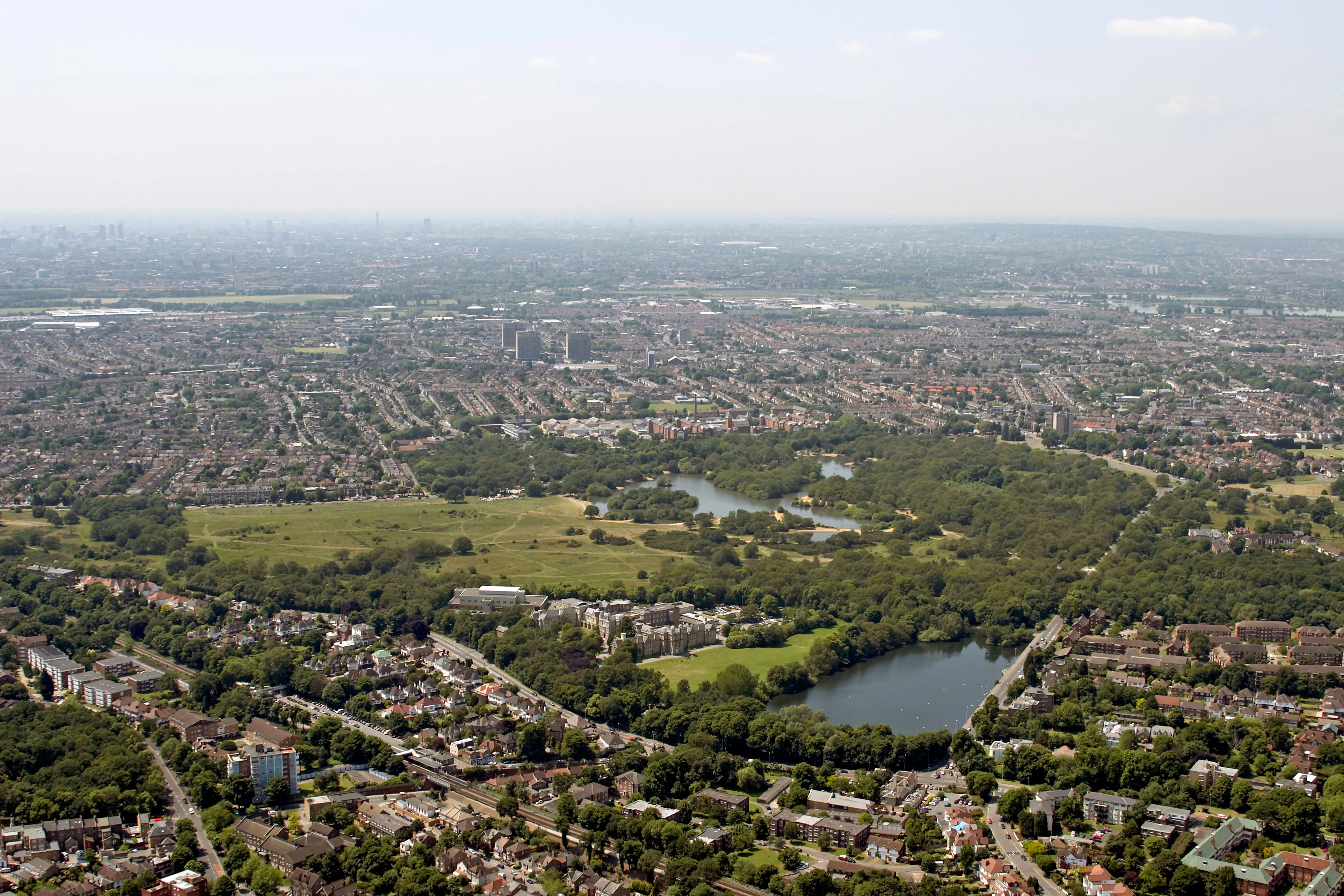 Londoners are flocking to this ‘green and leafy’ suburb over its trendy neighbour