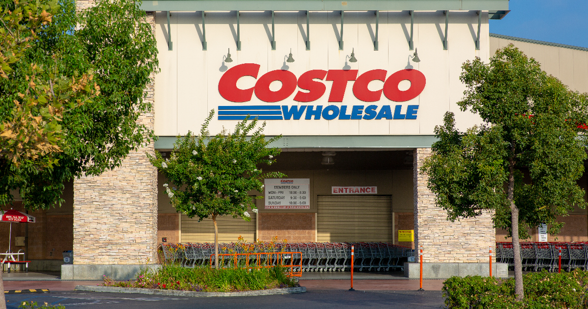 Costco Brought Back an '80s Favorite Bag That's Back In Style