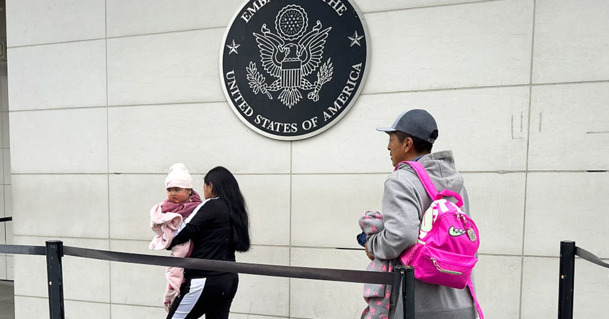 Una nueva directiva del Gobierno de Trump dificultaría las visas a inmigrantes con ciertas condiciones médicas