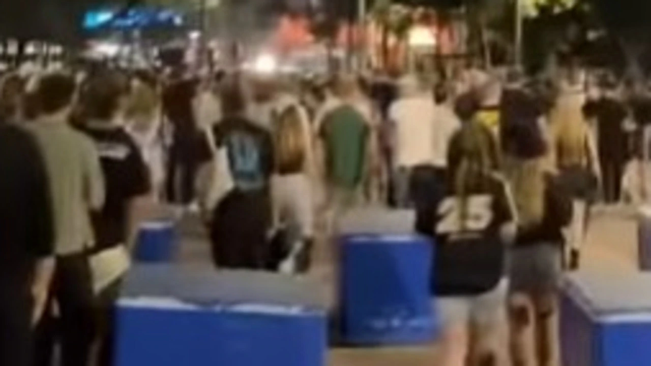 Oasis fans complain of long lines into Accor Stadium as gig starts