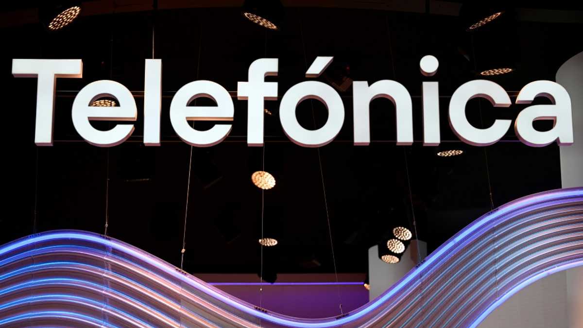 Spain's Telefonica shares drop on dividend cut, net loss