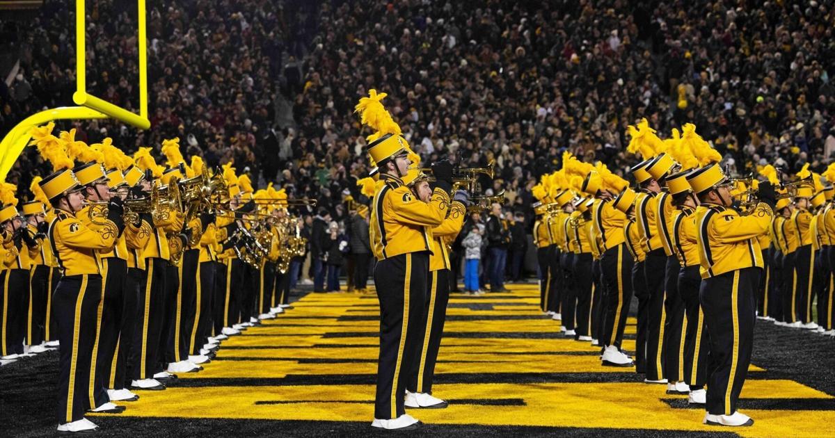 Oregon invades Iowa's notorious Kinnick Stadium