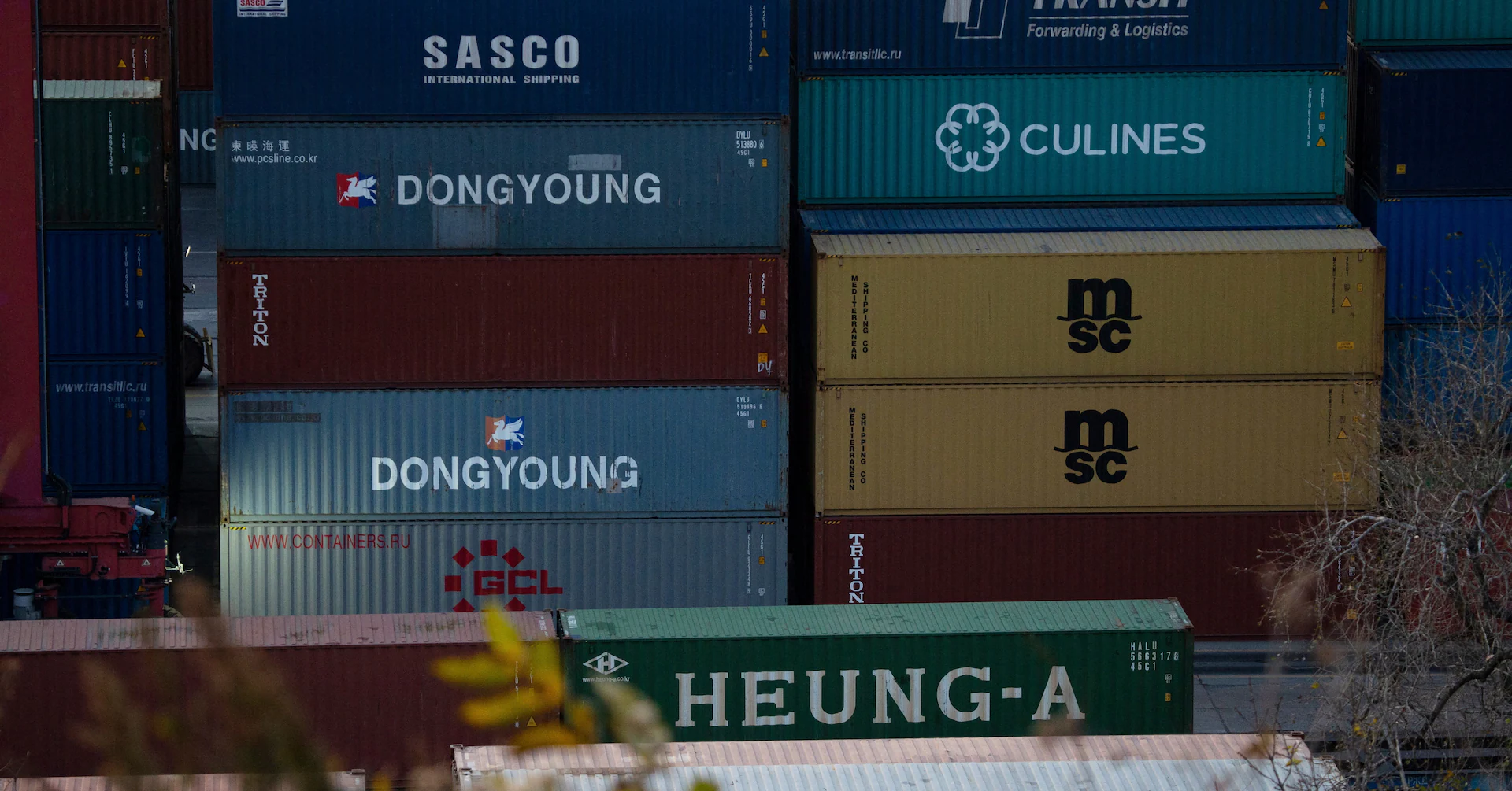 China's October yuan exports to Russia drop the most in 8 months