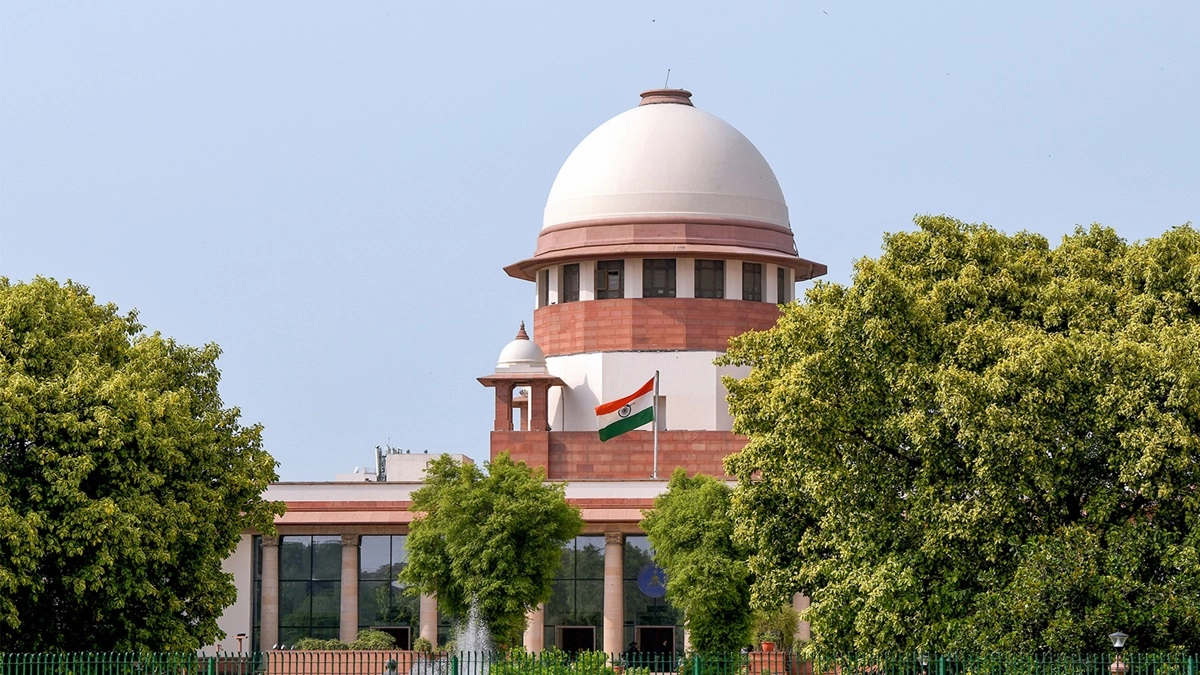 Stray Dog Menace: Supreme Court Issues Fresh Directions, Orders Fencing of Public Places to Prevent Entry of Dogs