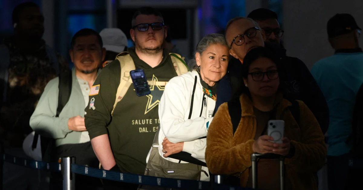 Travelers brace for mass holiday delays amid dragging government shutdown and cut flights