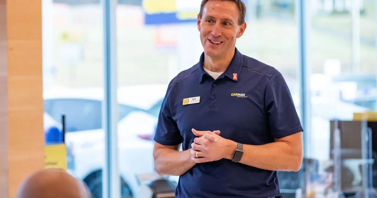 CarMax ousts CEO as sales slump