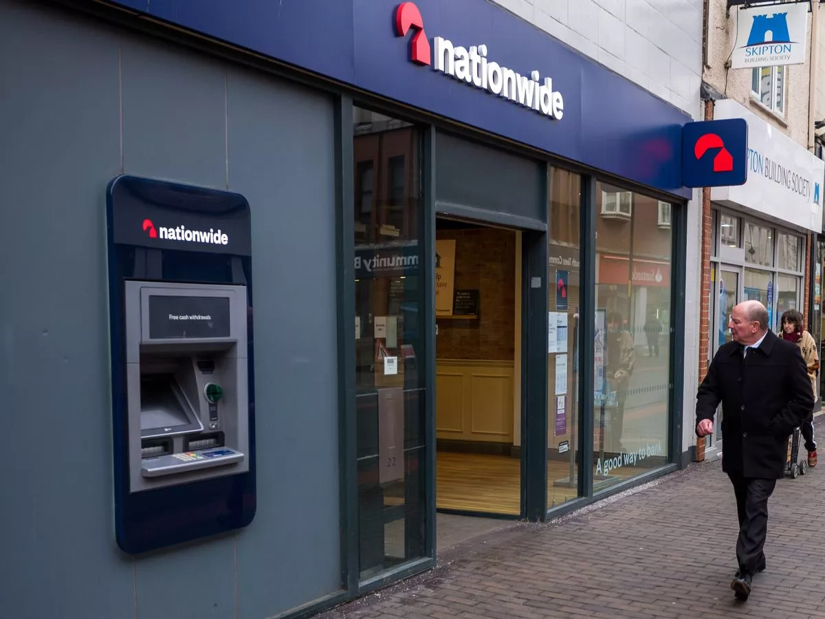 Nationwide, Lloyds and Barclays to give customers cash bonuses