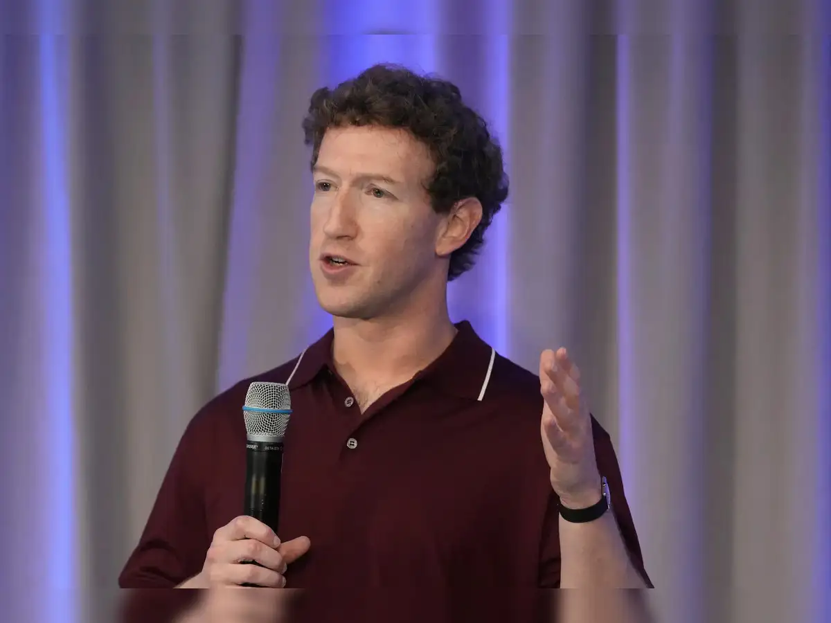 Zuckerbergs put AI at heart of pledge to cure diseases