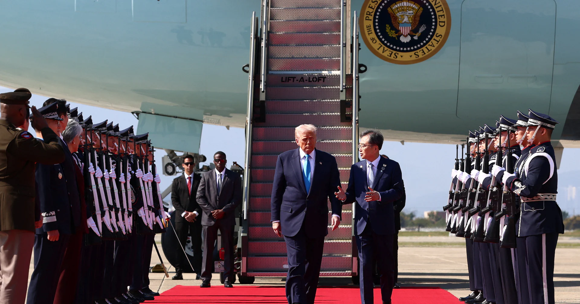 Trump lands in South Korea, says Xi talks will be 'great outcome for world' - Reuters