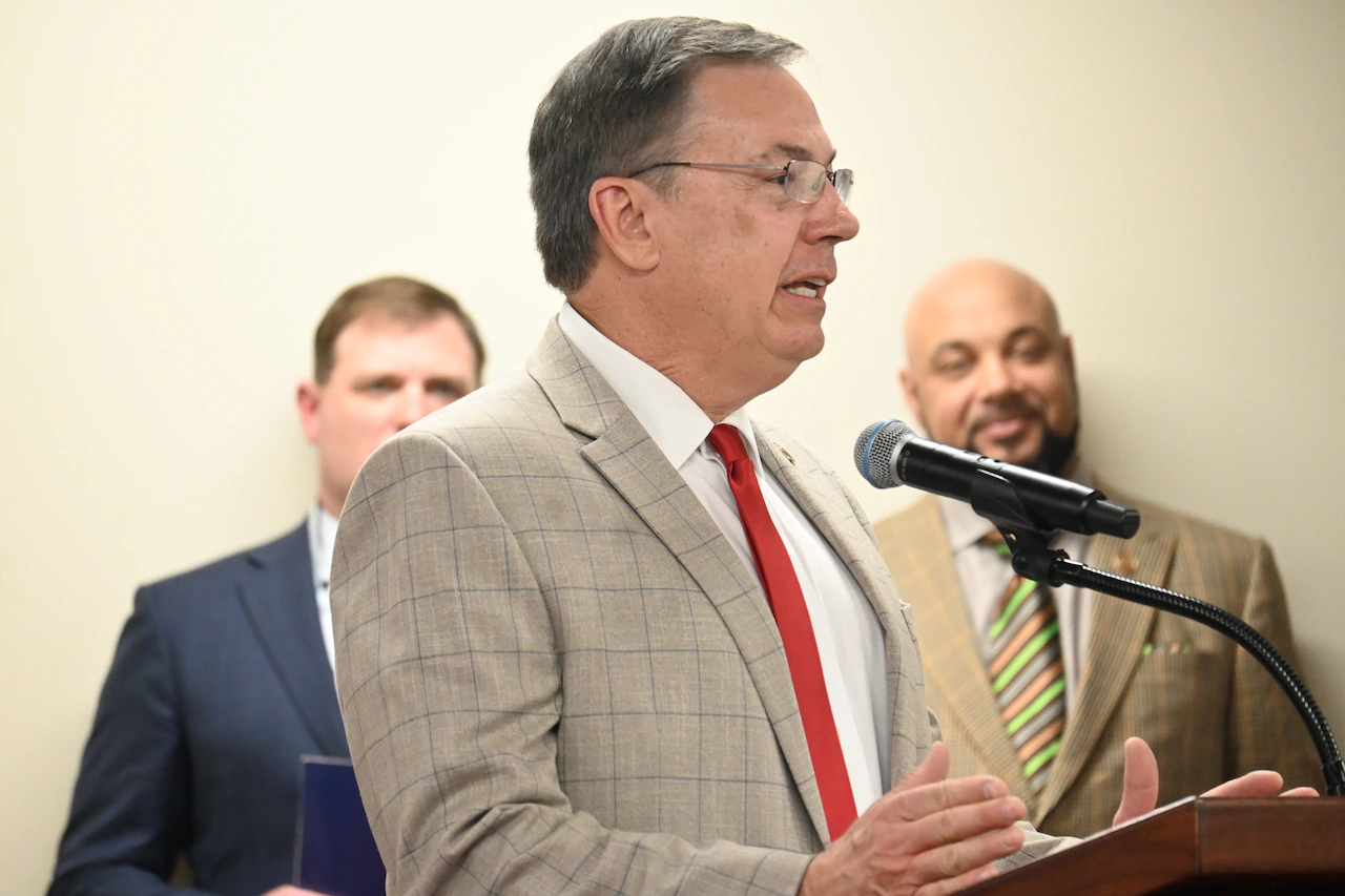 Child sex offenders would be barred from using cell phones, PO boxes under Alabama lawmaker’s bill