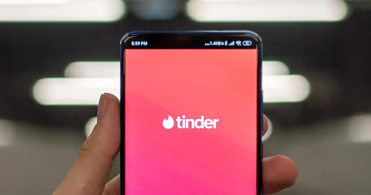 Tinder’s latest AI feature wants a peek at your camera roll to help you find better matches