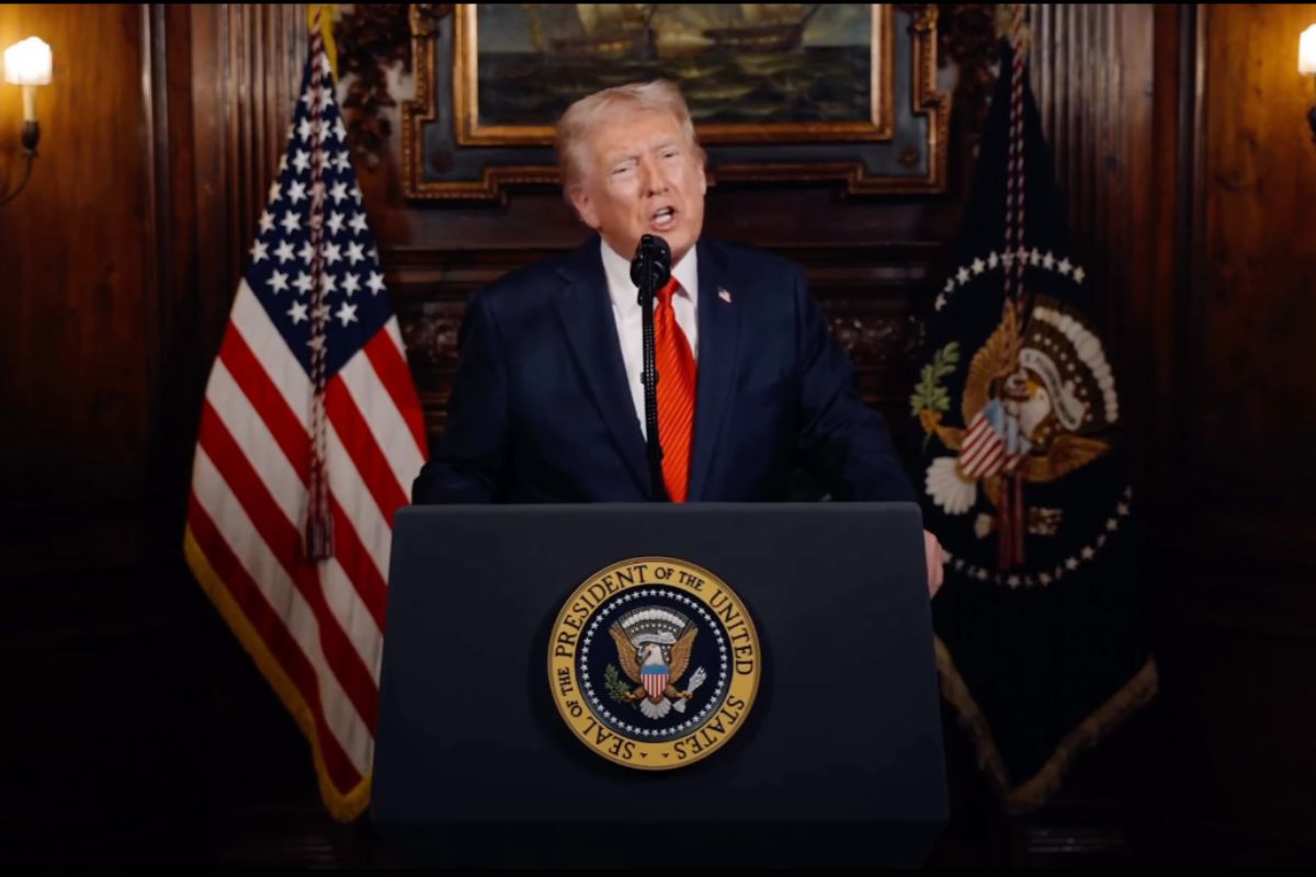 Trump's Green Card Danger Zone: The #1 Mistake Lawyers Say Could Get You Deported