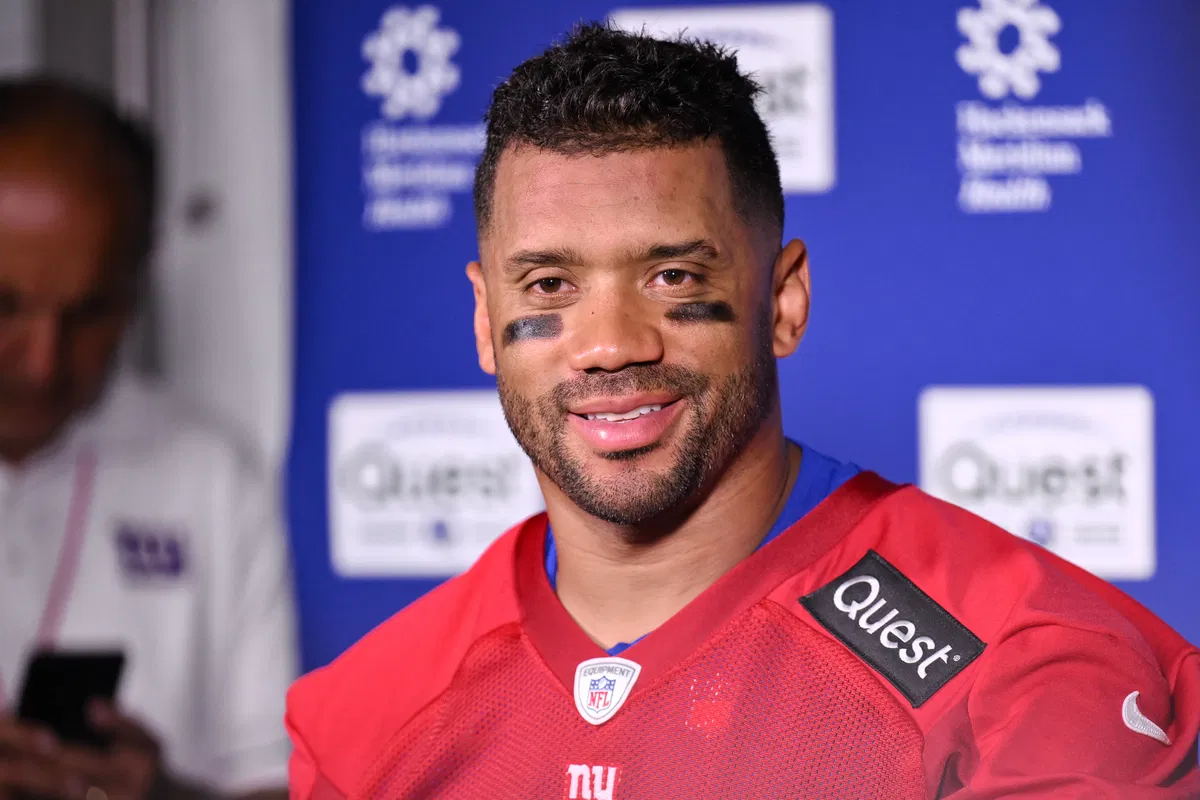 Support Pours In for Russell Wilson After Meeting Patriots Owner Following Failed Trade Deadline Move