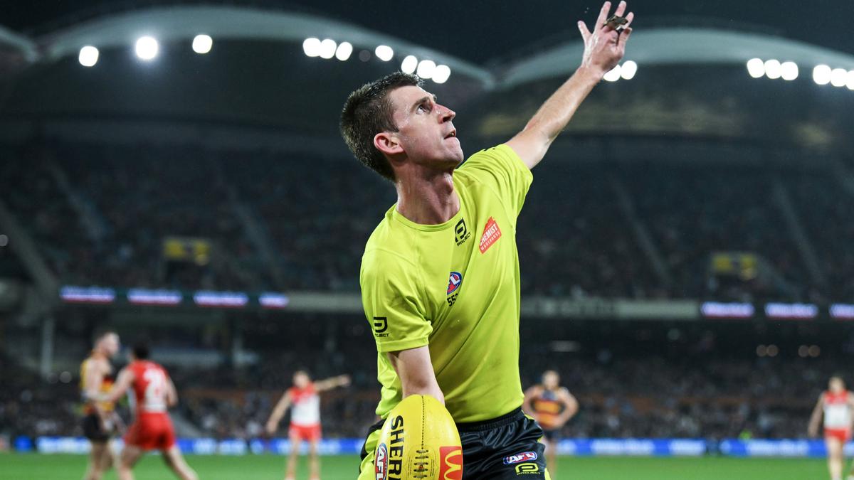 AFL set to align with AFLW over out-of-bounds rule as league targets game length