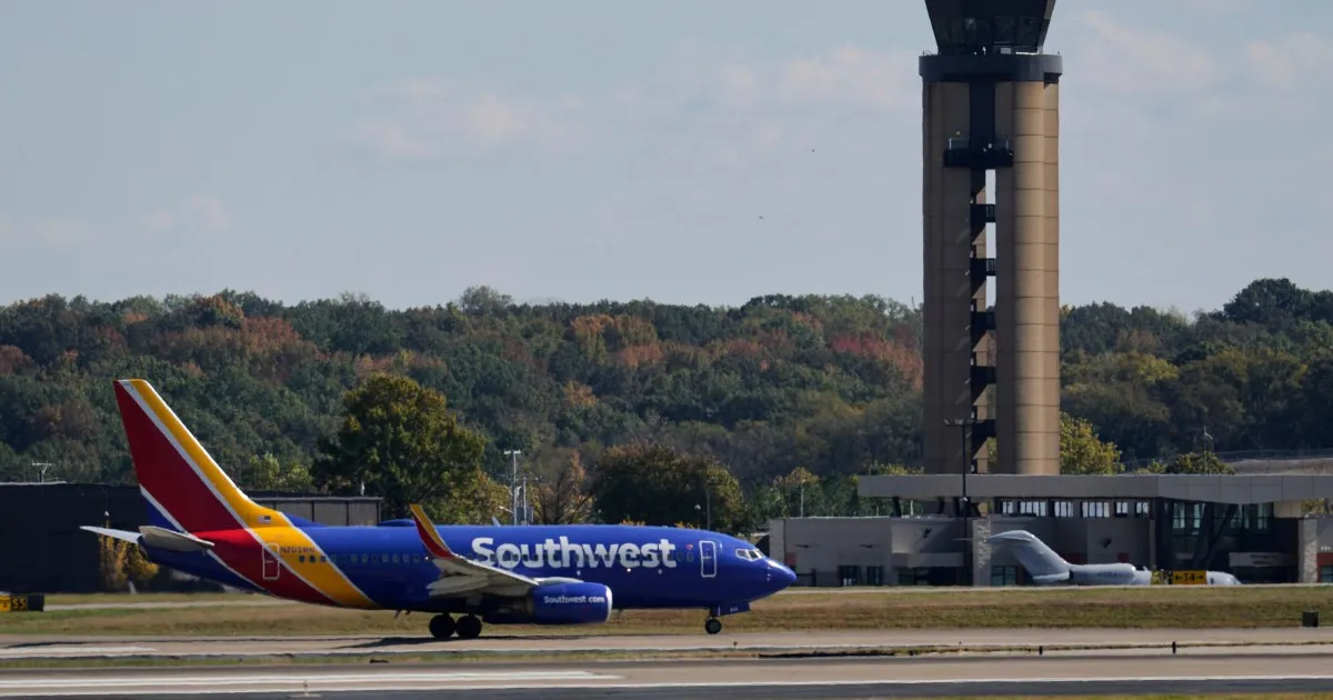 Hundreds of US flights cancelled as regulator orders cuts to air traffic