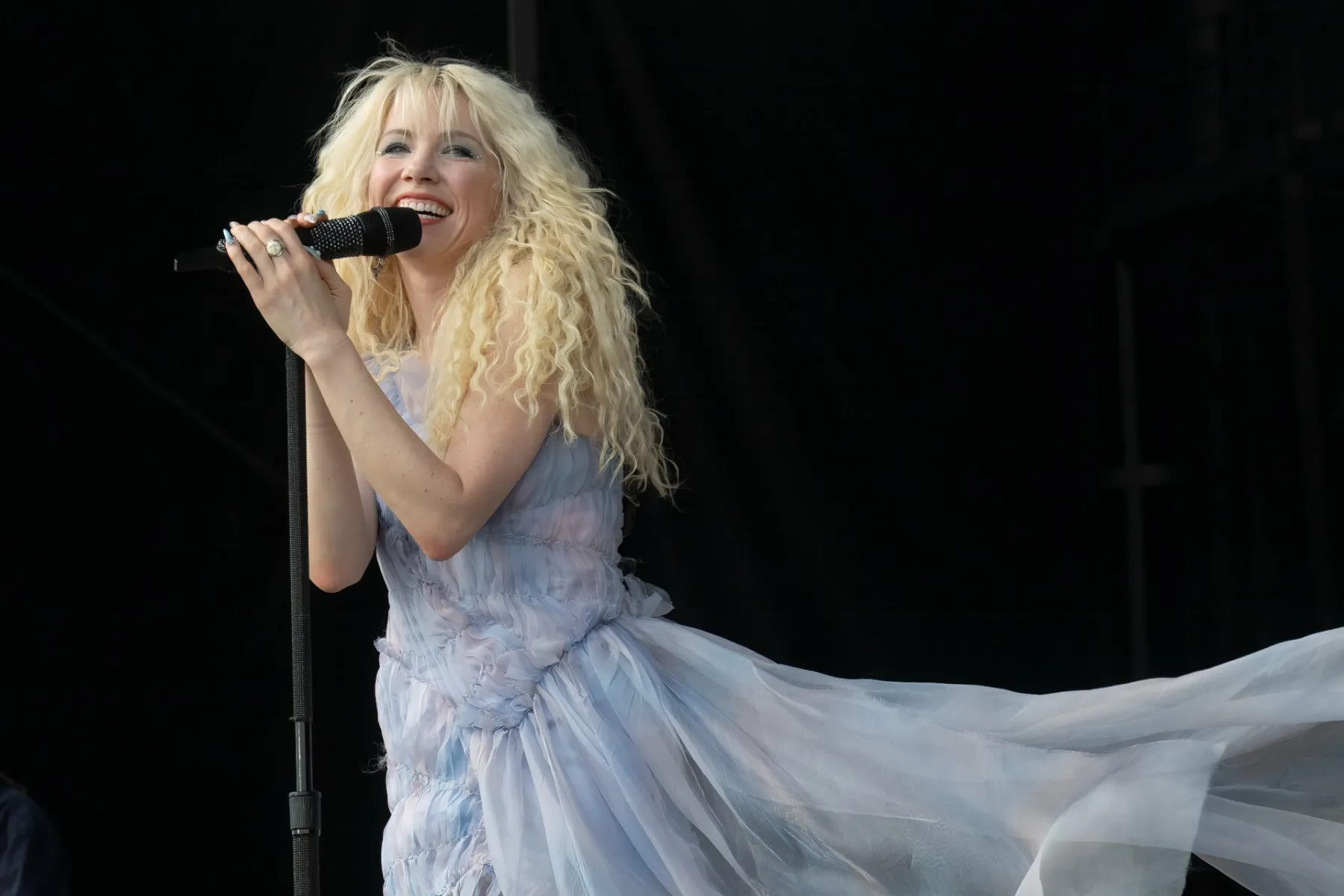 Carly Rae Jepsen Announces That She’s Pregnant With Her First Child: ‘Oh Hi Baby’