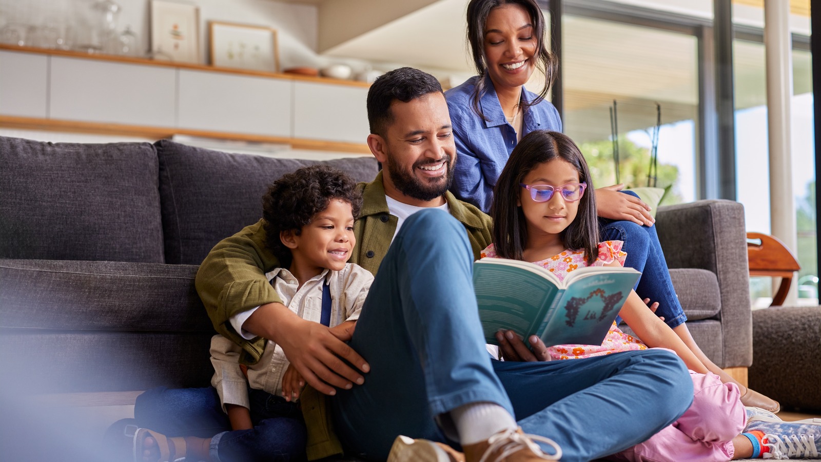 5 Cheap Gadgets That Belong In Every Avid Reader's Home