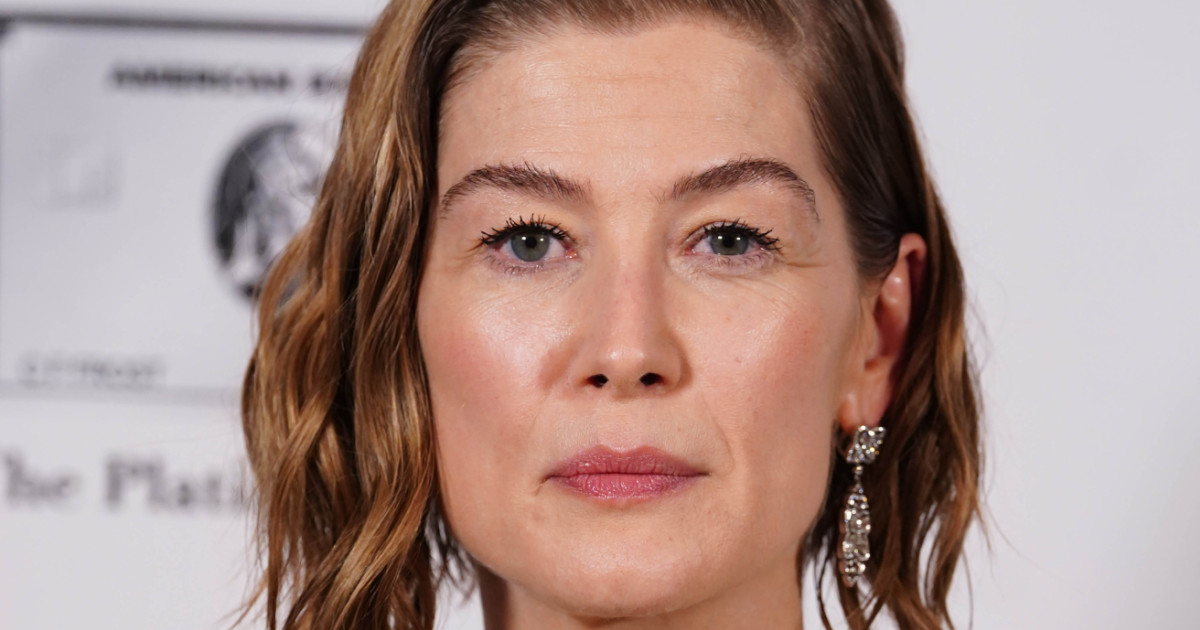 Rosamund Pike Commands Attention with Bold Fashion Choice