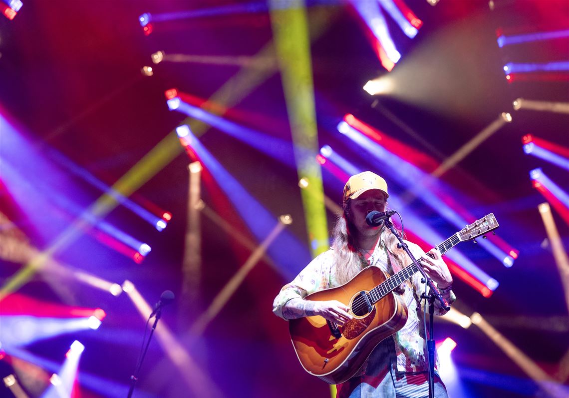 Review: Billy Strings is on fire in opening night in Pittsburgh