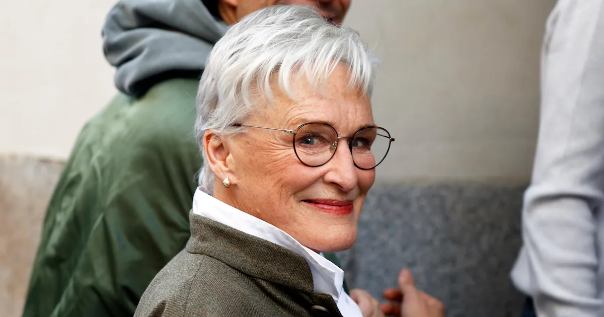 Glenn Close Claps Back at Co-Star Kim Kardashian’s Haters