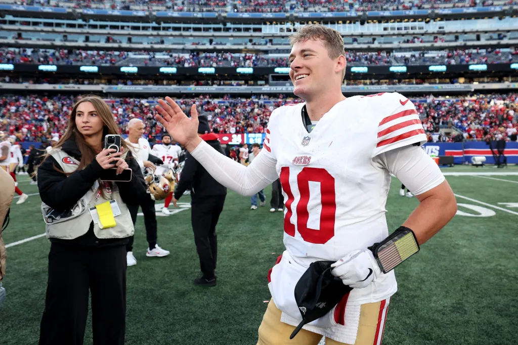 Jones remains starter ahead of Purdy