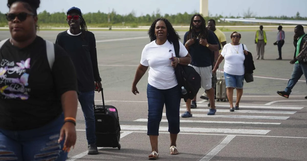 Hundreds flee southern islands