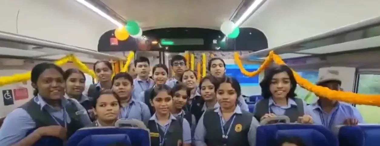 ഇവർ ‘വന്ദേമാതരം’ വിലക്കിയവരുടെ പിൻഗാമികളോ? കള്ളുകുടിയുടെ മഹത്വം പാടിയാലേ പറ്റുള്ളുവെന്നോ; ആ ദേശഭക്തിഗീതത്തിന്റെ പൂർണ്ണരൂപം ഇങ്ങനെ..