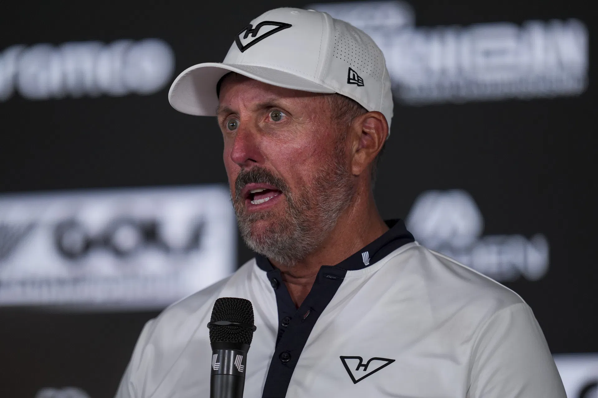 Phil Mickelson drops a 3-word reaction to California allegedly spending more on healthcare of illegals than on police