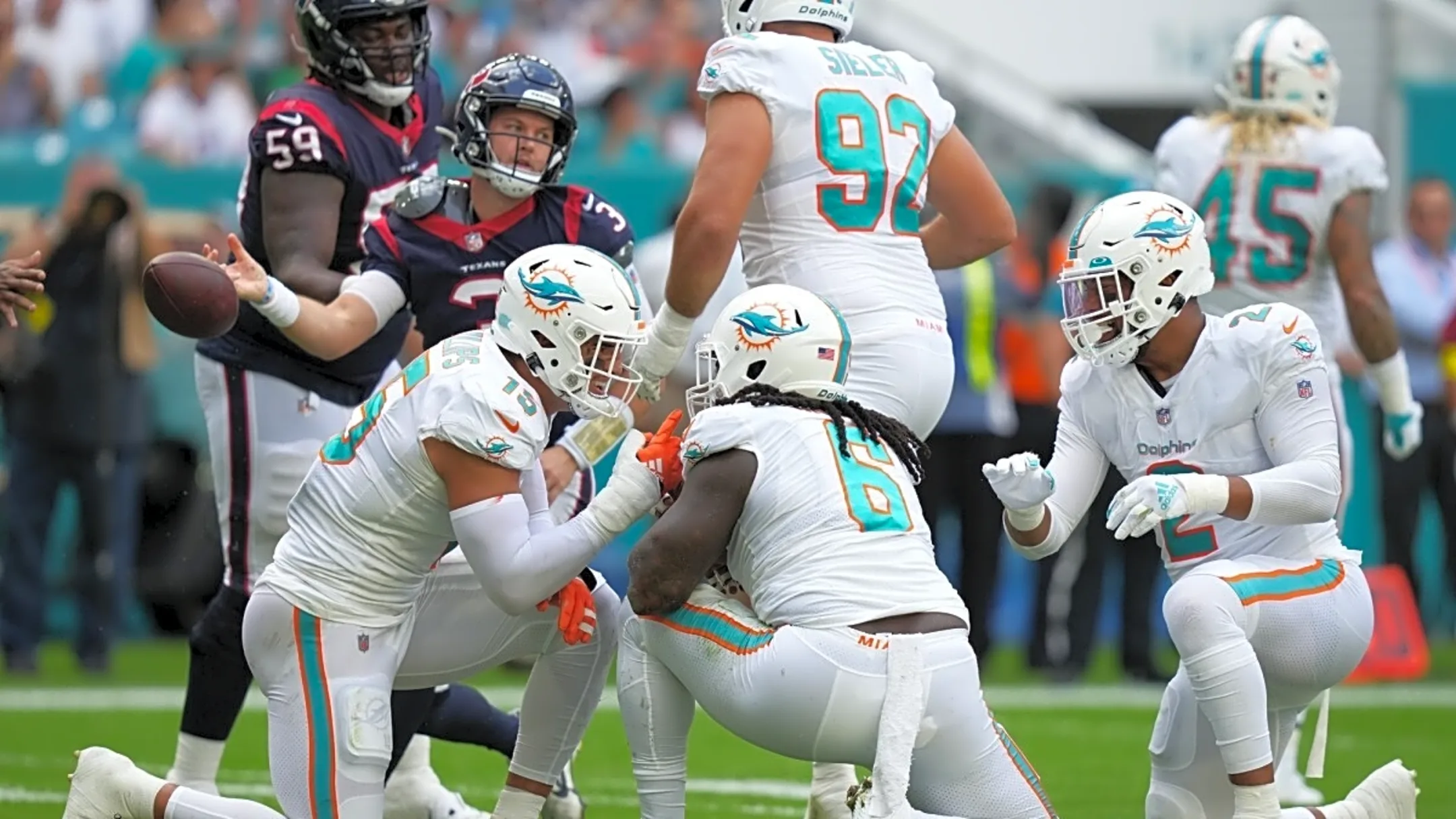 NFL insider hints a major Dolphins trade could still be coming after Week 8 win — and one of Miami’s top defenders may be on the move