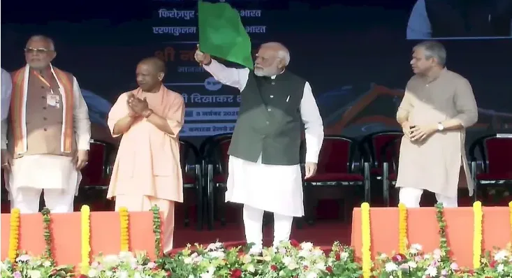 നാല് വന്ദേഭാരത് ട്രെയിനുകൾകൂടി; 160 കേന്ദ്രങ്ങളെ സമ്പർക്കം ചെയ്ത് വന്ദേഭാരത്; എറണാകുളം- ബെംഗളൂർ റൂട്ടിൽ ആദ്യ ഓട്ടം