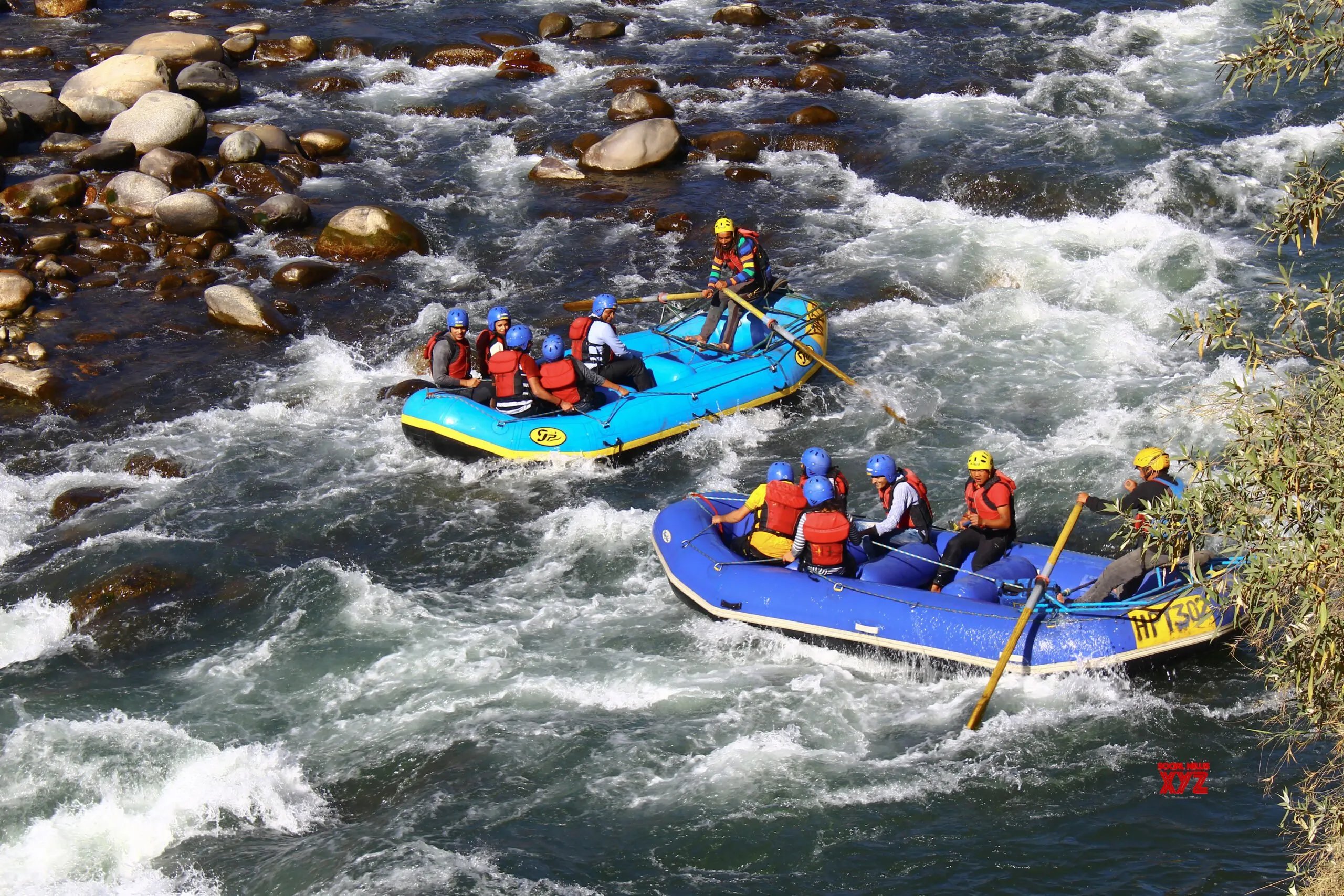 Kullu: Tourists Enjoy River Rafting #Gallery