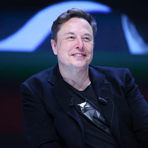 Elon Musk fue más extravagante de lo habitual después de recibir su paquete salarial de $1 billón.