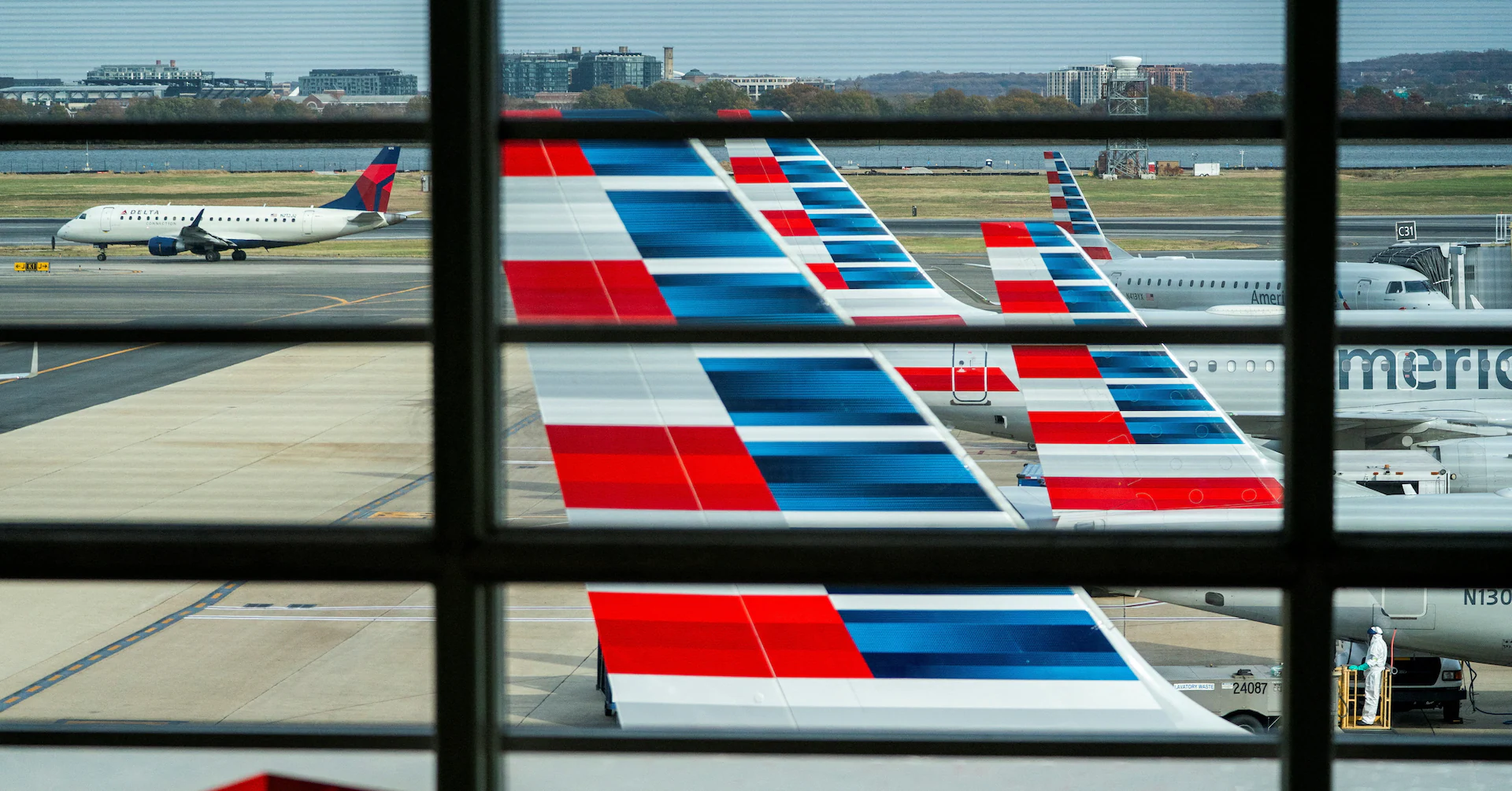 US hit with second day of flight cuts as shutdown drags on