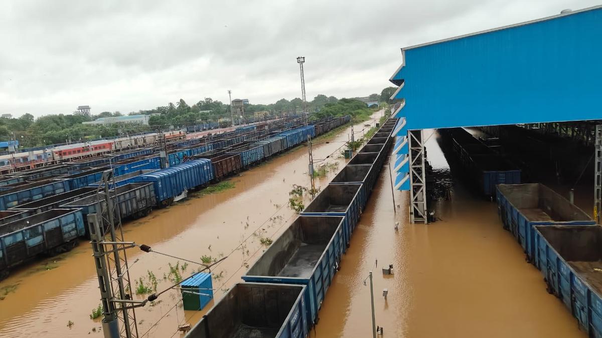 Cyclone Montha rains disrupt Vande Bharat Express and other train services in Telangana