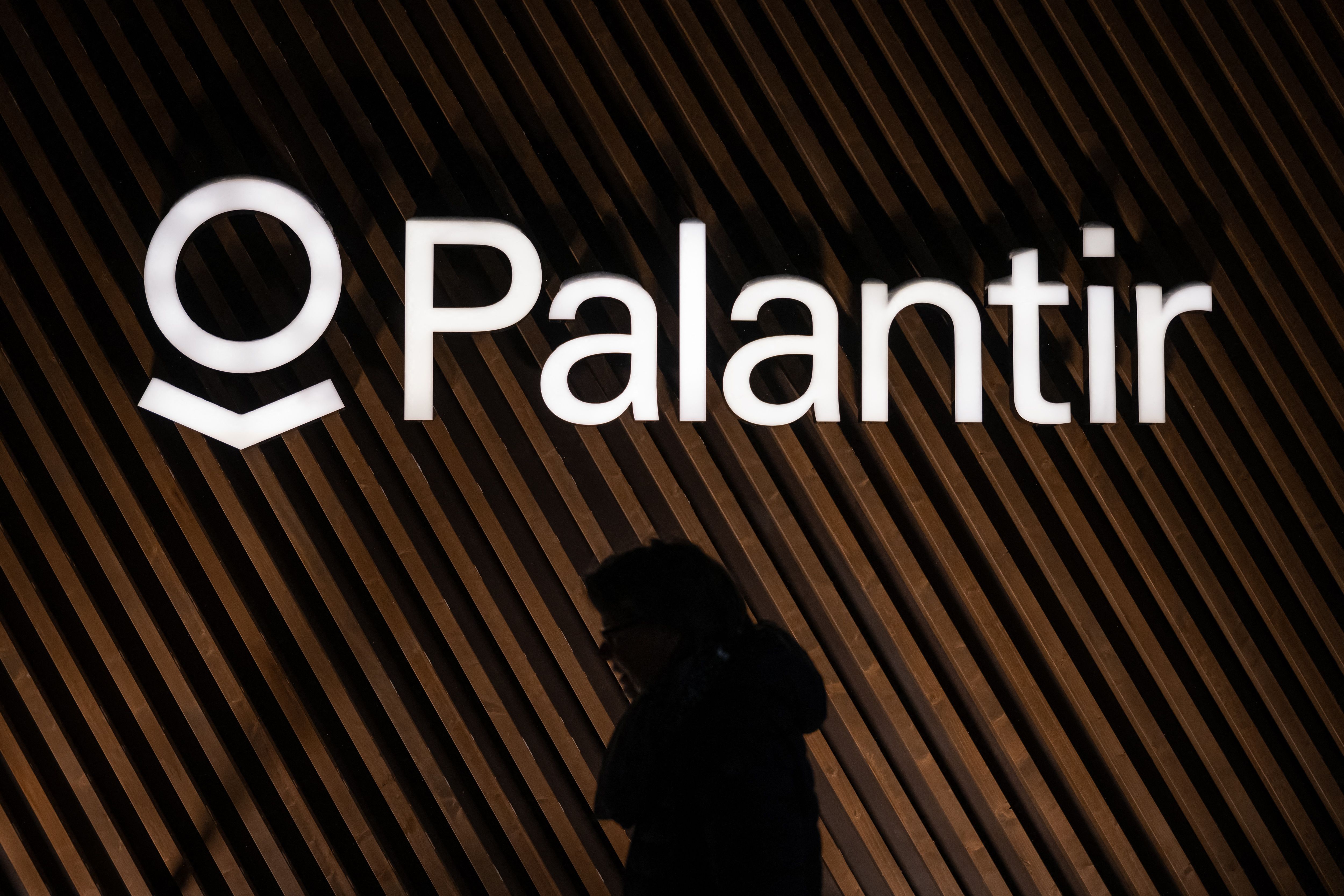 Palantir's Revenue Soared at "an Otherwordly Growth Rate" of 63% in Q3. Here's Why That Isn't Enough.