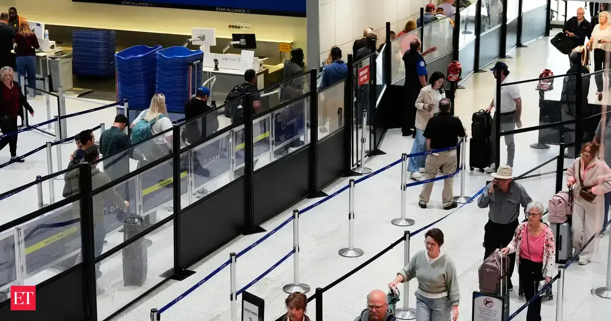 US warns it could force 20% flight cuts if shutdown continues