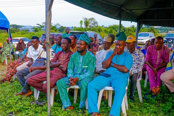 Adelabu offers financial relief to victims of Ibadan Circular road project