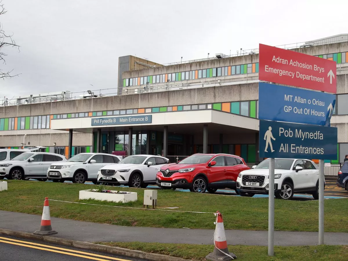 Email telling hospital staff Christmas leave had been cancelled 'was incorrect'